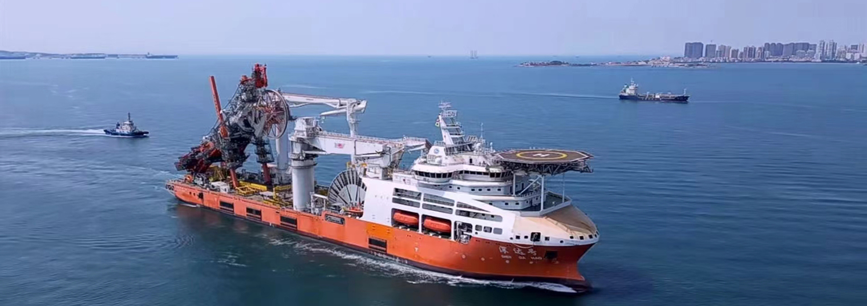 Offshore engineering vessel