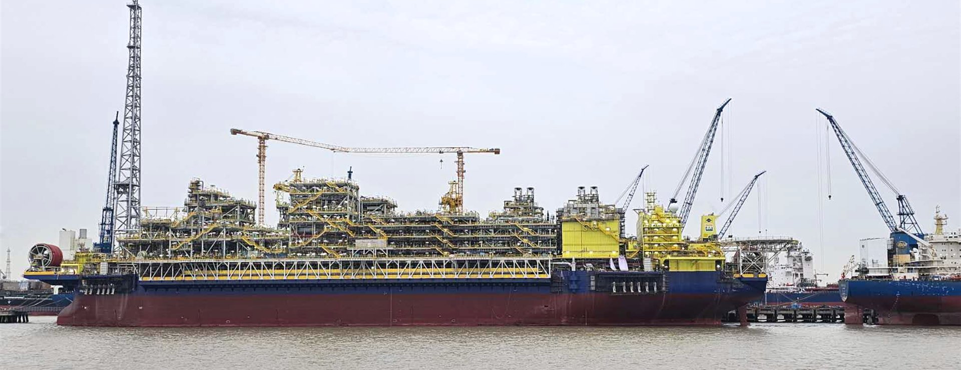 Offshore module construction at quayside